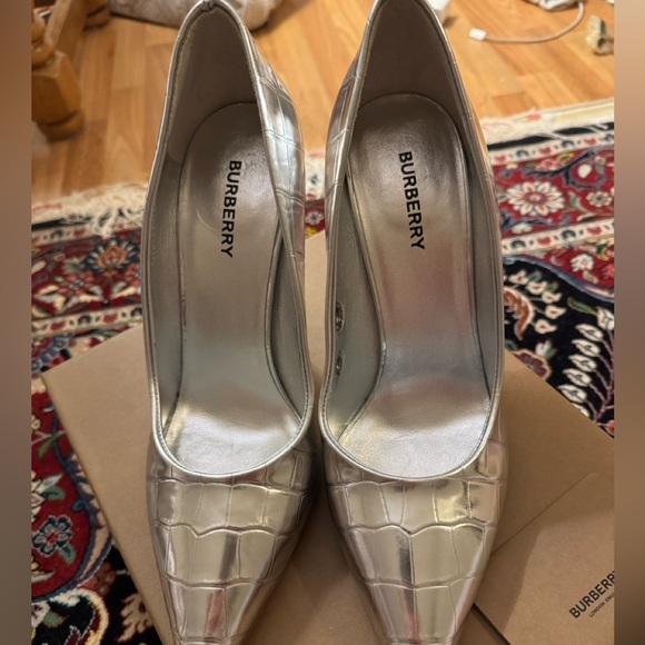 Brand new Burberry high heels silver shoes, never worn them so far ,comfortable - Picture 3 of 7
